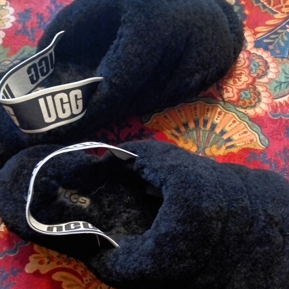 Fluffy UGG Slippers/Slides - Picture 4 of 4